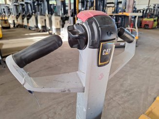 Transpalette accompagnant Caterpillar NPP20N