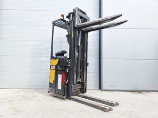 Gerbeur porté debout Caterpillar NSR20N