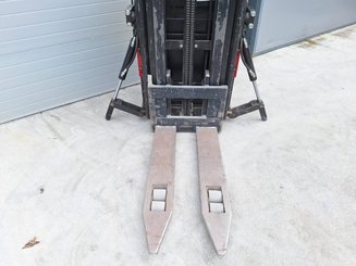 Gerbeur porté debout Caterpillar NSR20N