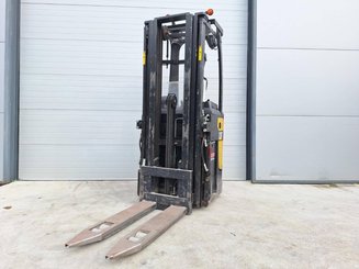 Gerbeur porté debout Caterpillar NSR20N