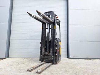 Gerbeur porté debout Caterpillar NSR20N