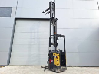 Gerbeur porté debout Caterpillar NSR20N