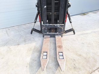 Gerbeur porté debout Caterpillar NSR20N