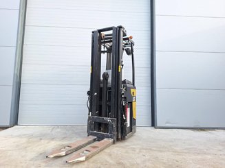 Gerbeur porté debout Caterpillar NSR20N