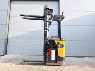 Gerbeur porté debout Caterpillar NSR20N