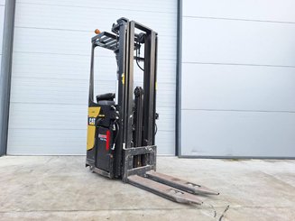 Gerbeur porté debout Caterpillar NSR20N