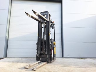 Gerbeur porté debout Caterpillar NSR20N