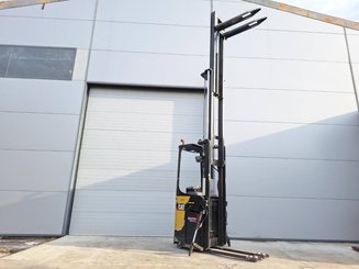 Gerbeur porté debout Caterpillar NSR20N