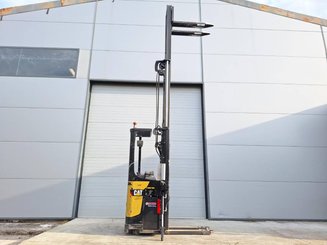 Gerbeur porté debout Caterpillar NSR20N