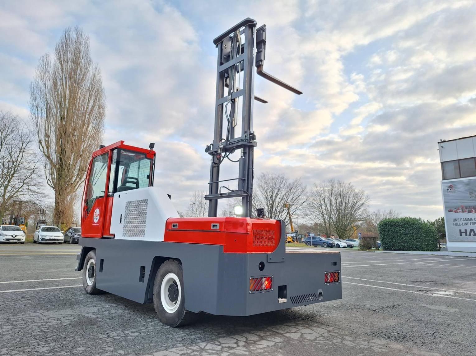Chariot élévateur latéral d'occasion en vente sur CAPM Europe