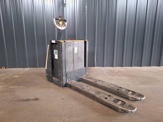 Transpalette accompagnant Crown WP3080