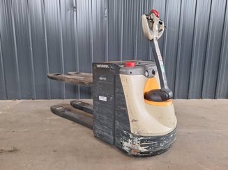 Transpalette accompagnant Crown WP3080