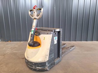 Transpalette accompagnant Crown WP3080