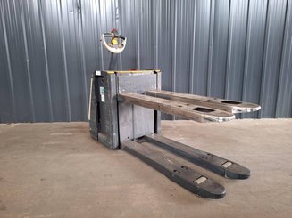 Transpalette accompagnant Crown WP3080