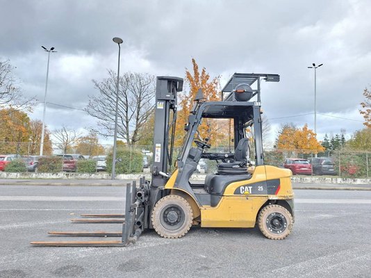 Chariot élévateur frontal 4 roues Caterpillar GP25NT - 1