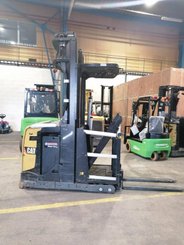 Préparateur de commandes à nacelle élevable Caterpillar NOH10N