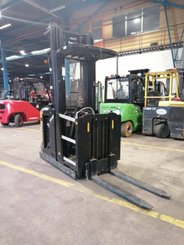 Préparateur de commandes à nacelle élevable Caterpillar NOH10N