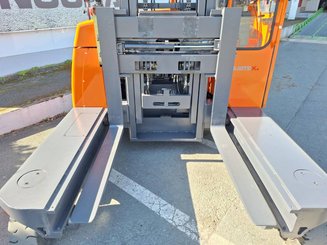Chariot élévateur latéral multidirectionnel Hubtex DQ45D