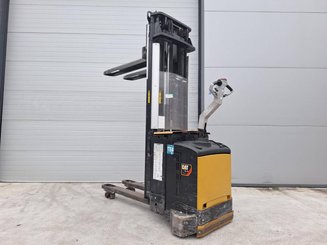 Gerbeur accompagnant Caterpillar NSV16Ni