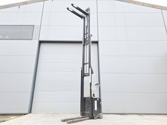 Gerbeur accompagnant Caterpillar NSV16Ni