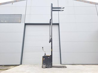 Gerbeur accompagnant Caterpillar NSV16Ni