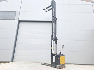 Gerbeur accompagnant Caterpillar NSV16Ni