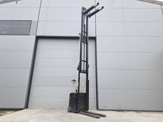 Gerbeur accompagnant Caterpillar NSV16Ni