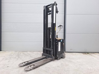 Gerbeur accompagnant Caterpillar NSV16Ni