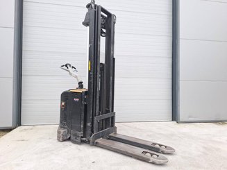 Gerbeur accompagnant Caterpillar NSV16Ni