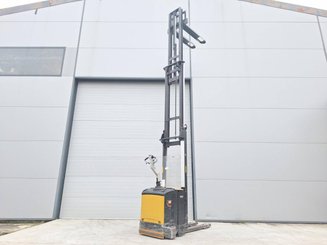 Gerbeur accompagnant Caterpillar NSV16Ni