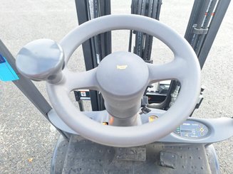 Chariot élévateur frontal 3 roues Crown SCT6020-1,6