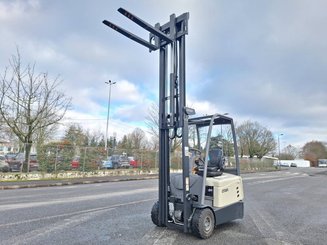 Chariot élévateur frontal 3 roues Crown SCT6020-1,6