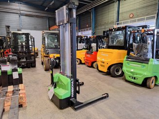 Gerbeur accompagnant Hangcha CTD15-A2MC2-iSZ