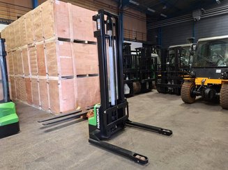 Gerbeur accompagnant Hangcha CTD15-A2MC2-iSZ