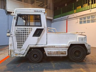 Tracteur de remorquage Charlatte T135