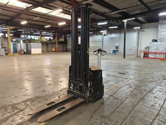 Gerbeur accompagnant Caterpillar NSP16N2 - 3