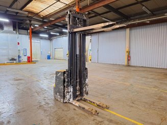 Gerbeur accompagnant Caterpillar NSP16N2