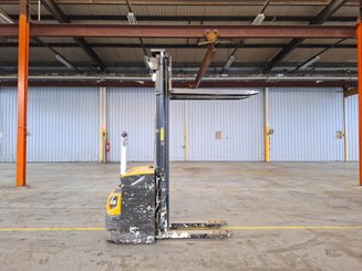 Gerbeur accompagnant Caterpillar NSP16N2 - 11