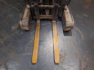 Chariot à mât rétractable Caterpillar NR16N2