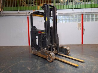Chariot à mât rétractable Caterpillar NR16N2