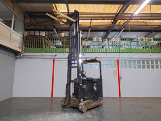 Chariot à mât rétractable Caterpillar NR16N2