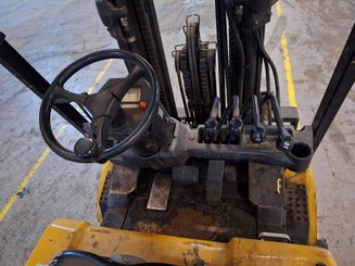 Chariot élévateur frontal 4 roues Caterpillar EP30K-PAC