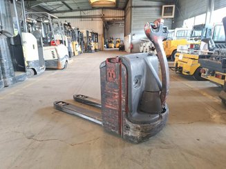 Transpalette accompagnant Fenwick T18