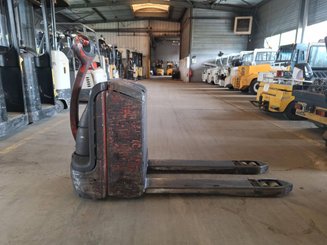 Transpalette accompagnant Fenwick T18