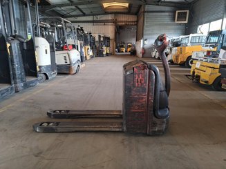 Transpalette accompagnant Fenwick T18