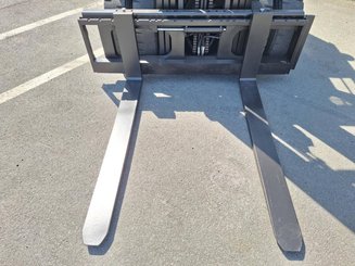 Chariot élévateur frontal 4 roues Nissan F04D40Q