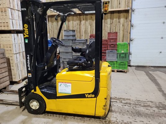 Chariot élévateur frontal 3 roues Yale ERP15 - 1