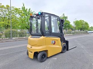 Chariot élévateur frontal 4 roues Caterpillar EP30N - 2