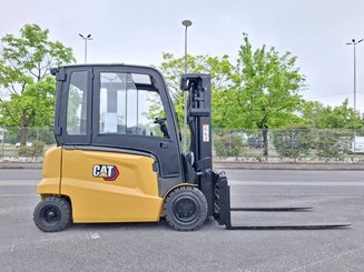 Chariot élévateur frontal 4 roues Caterpillar EP30N - 1