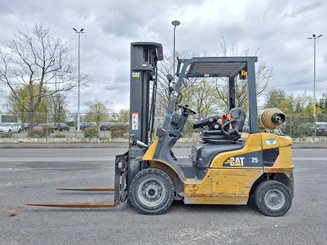 Chariot élévateur frontal 4 roues Caterpillar GP25NTD
